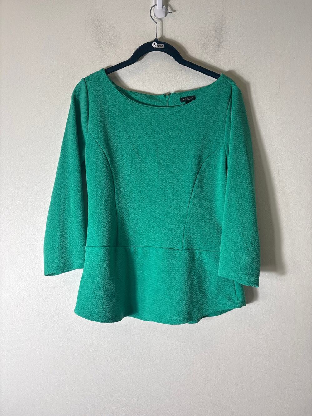 Ann Taylor Bright Green Long Sleeve Boat Neck Top Sz M